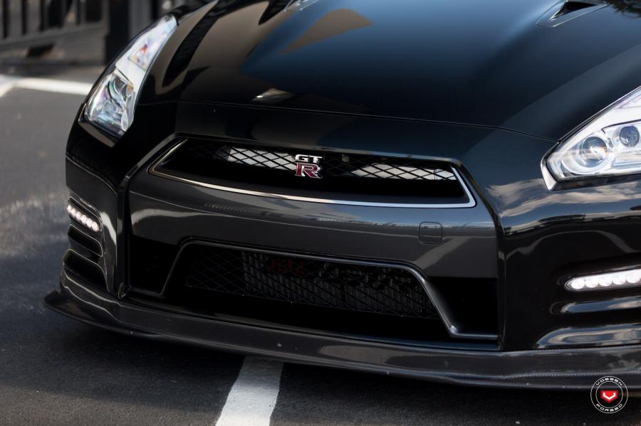 Детали экстерьера Nissan GT-R on Vossen Wheels (CG-202) 2017 года  (фото 8 из 51)